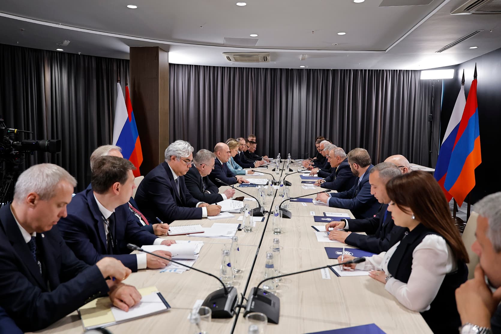 pashinyan-and-mishustin-meet-as-russian-armenian-trade-slides